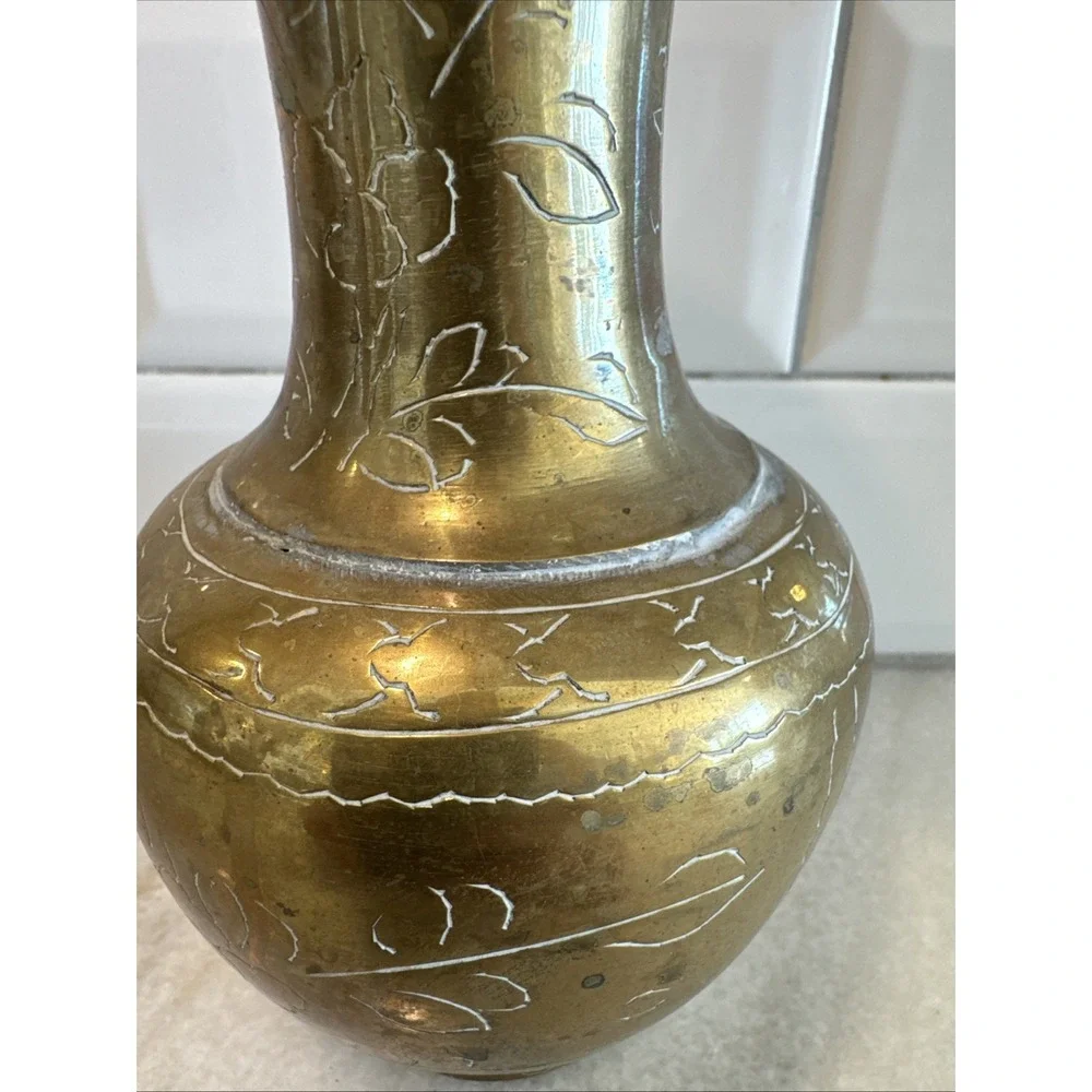 M-VINTAGE BRASS ETCHED CHINESE DRAGON 7 INCH VASE‎